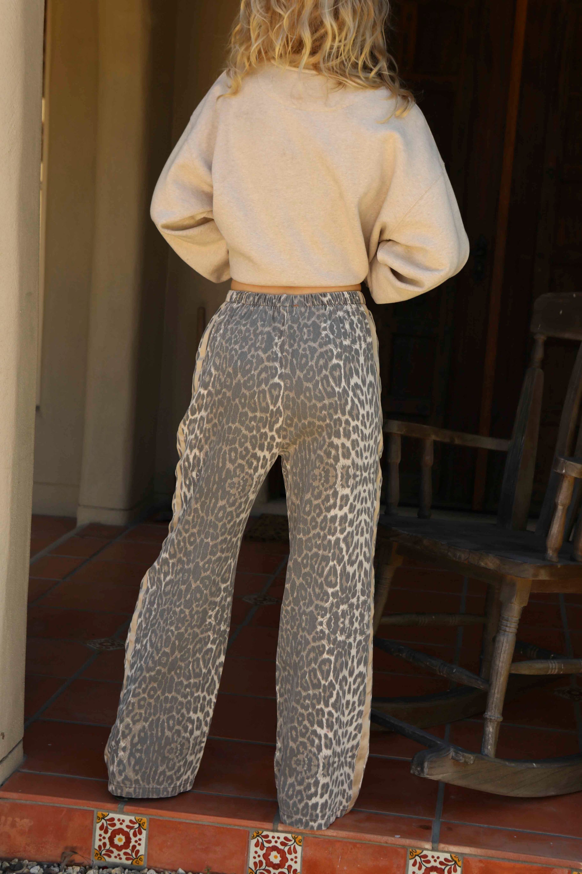Jagger Race Pant - Leopard in rear view