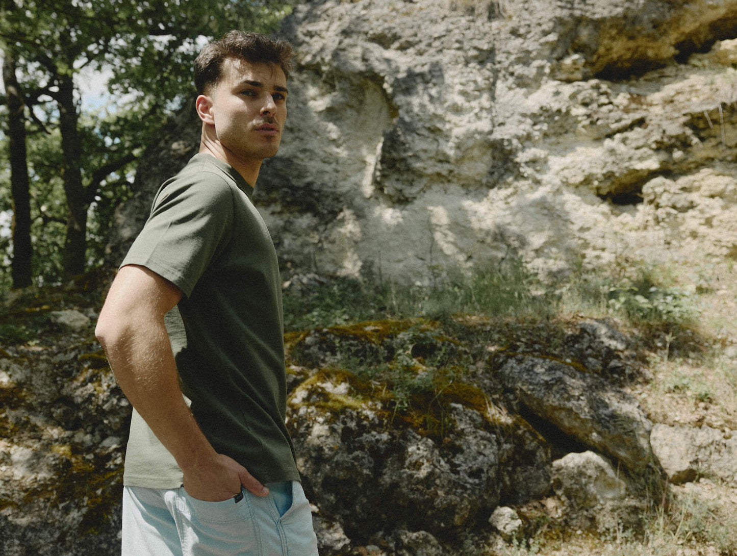 Pétrone T-shirt manches courtes coton bio tencel vert kaki homme#couleur_vert-kaki