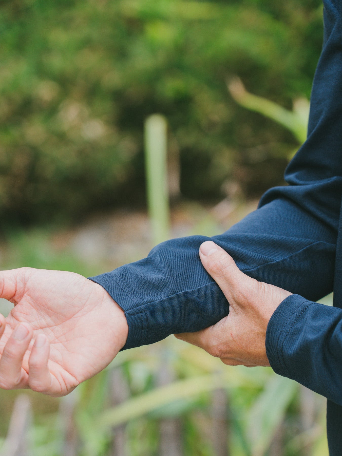 Pétrone T-shirt manches courtes coton bio tencel bleu marine homme#couleur_bleu-marine