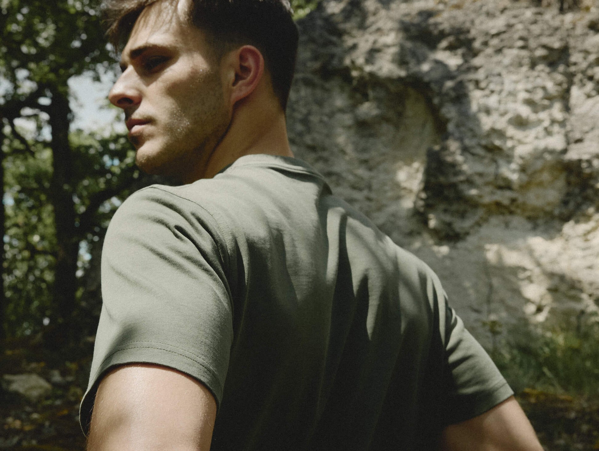 Pétrone T-shirt manches courtes coton bio tencel vert kaki homme#couleur_vert-kaki